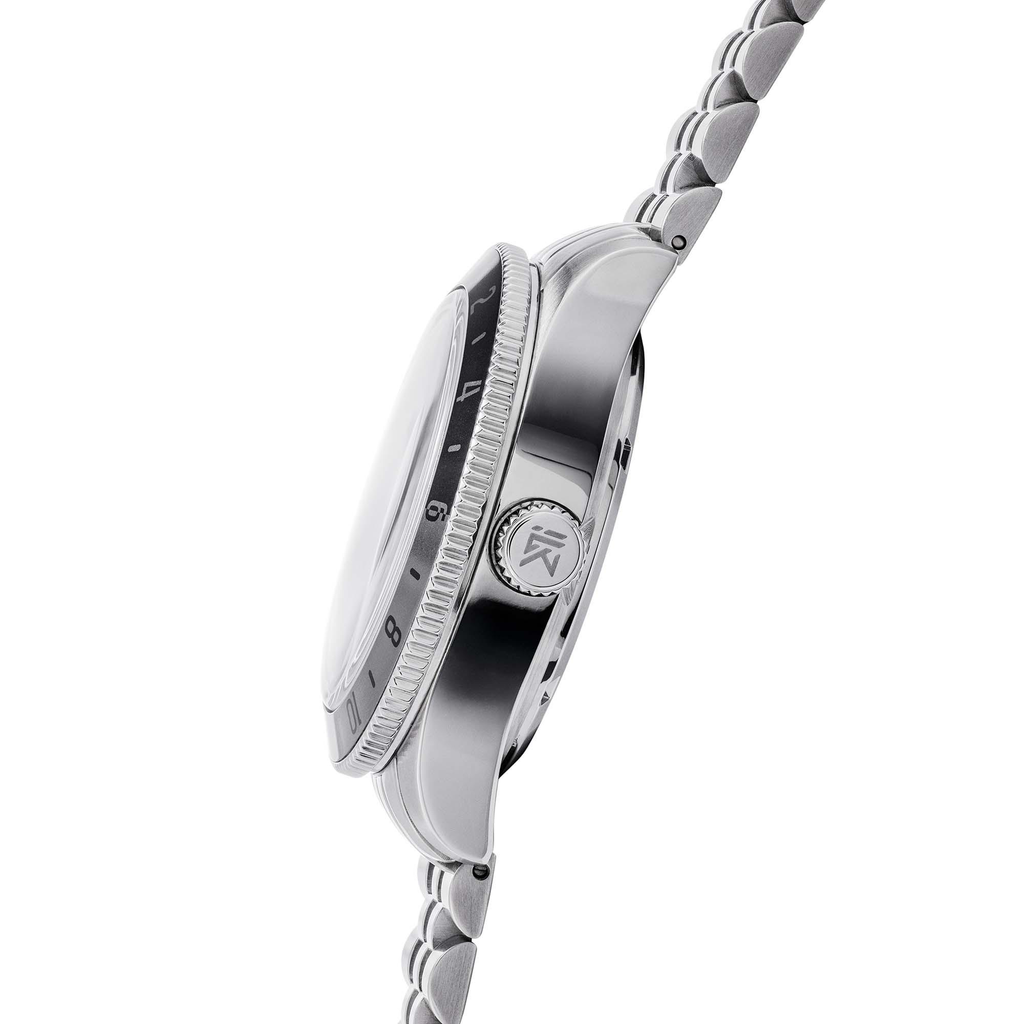 Nomad GMT watch, screw-down crown with knurling