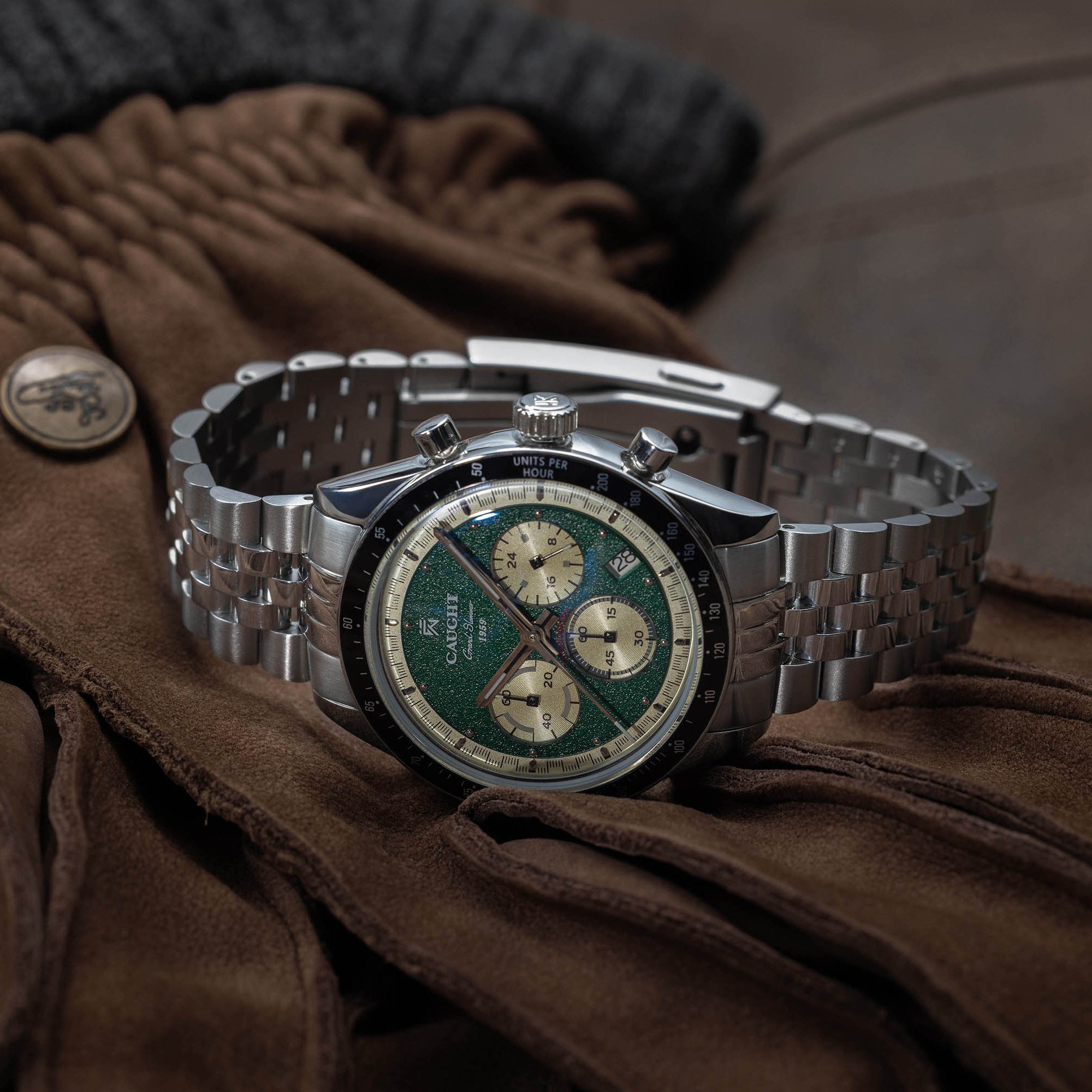 Grand Slammer Men’s Wristwatch Lifestyle Shot – Green Dial Sports-Inspired Design by Daytona