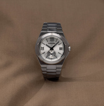 CAUGHT PILLARIX White Dial Roman Architecture Watch Featuring Layered Dial Texture And Balanced Sub-dial Proportions