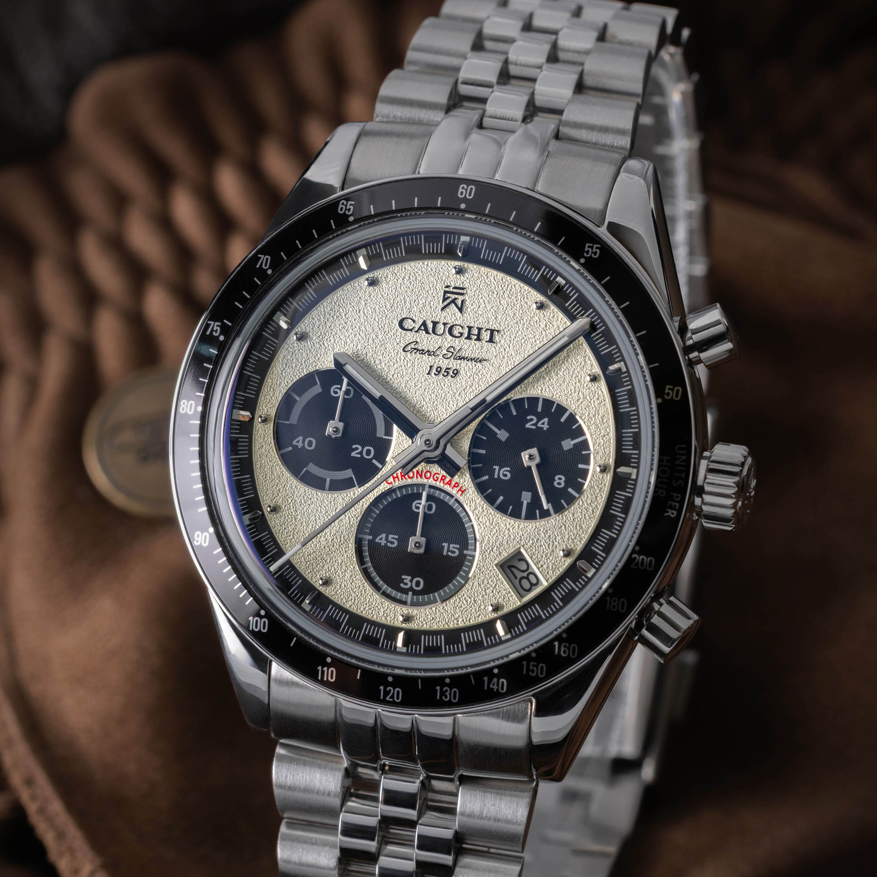 Grand Slammer Men’s Wristwatch Lifestyle Shot – White Dial Sports-Inspired Design by Daytona